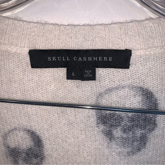 360 Cashmere Chalk Jolie V Neck Skull Sweater L - Picture 4 of 9